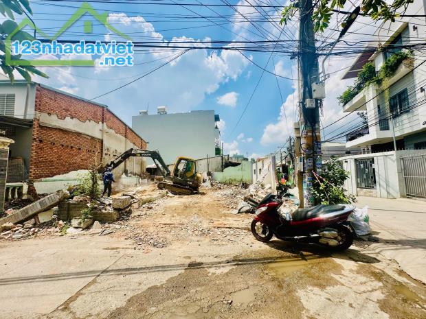 Bán đất 63m2 SHR thổ cư đường ô tô né nhau (P. Tân Phong) chỉ 2,750 tỉ