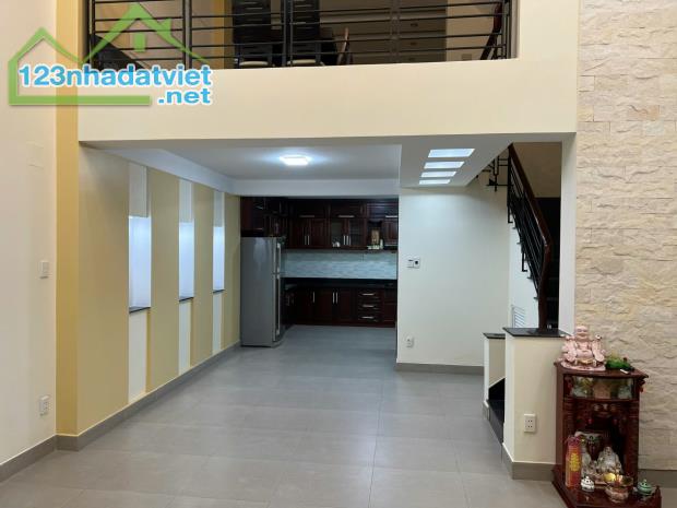 Cho thuê nhà 793/28/1/x Khu Kiều đàm ,Quận 7 dt 5x15m 3 lầu,st
