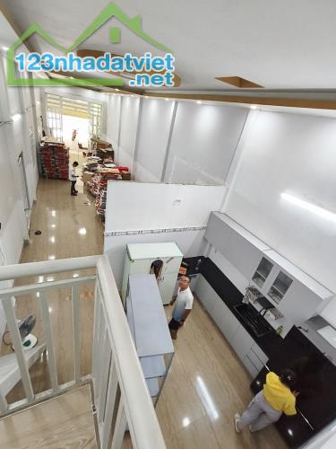 GẤP BÁN ĐI  NƯỚC NGOÀI ĐỊNH CƯ --CHỈ 40TR/M2--192M2--2 TẦNG --HXT - 2