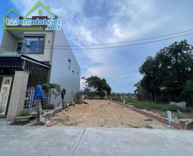 Bán lô đất ngay KDC Thị Trấn Đức Hoà, dt 85m2 giá 1ty050,shr sang tên ngay