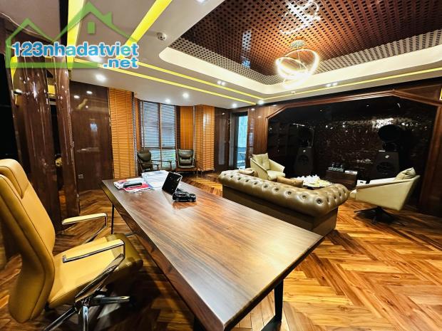 Nhà Nguyễn Văn Ngọc Lô Góc 3 Mặt Thoáng MT 10M 220M2 140 Tỷ Vỉa Hè KD Ô TÔ Tránh - 1