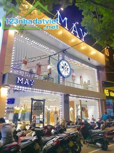 Cho Thuê Mặt Bằng Kinh Doanh Lô Góc Cầu Giấy – 3 Sàn – Mặt Tiền 20m – DT Sử Dụng 180m²