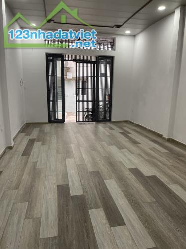 10 TỶ TL - HẺM ÔTÔ THÔNG QUẬN 10 - SÁT MẶT TIỀN ĐẠI HỌC KINH TẾ - DT 4*12M ĐÚC 3 TẤM ĐẸP