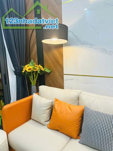 BÁN NHÀ LÔ GÓC - 3 THOÁNG - CÁCH GA TÀU ĐIỆN 50M - PHỐ HỒ TÙNG MẬU - 52M2 x 4 TẦNG - GIÁ H - 1