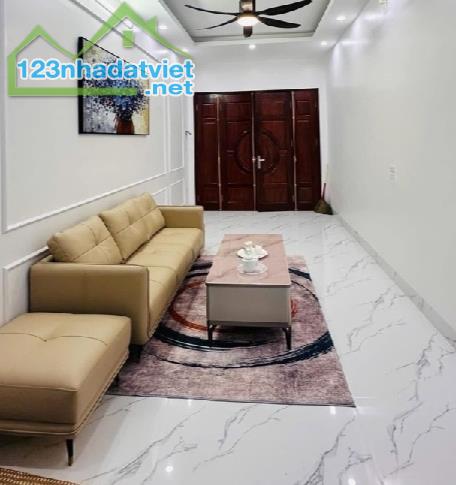 NHÀ ĐẸP PHÂN LÔ Ô TÔ ĐỖ CỦA - TIỆN ÍCH NGẬP TRÀN