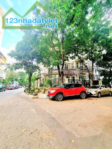 Bán nhà VIP Linh Đàm, 3 mặt thoáng, vỉa hè rộng,ô tô dừng đỗ, kinh doanh đỉnh, 75m2, 27 tỷ