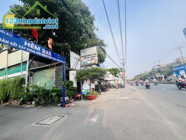 🚗 NHÀ LÔ GÓC 2 CĂN – PHAN VĂN HỚN, Q12 – HẺM XE HƠI – VỪA Ở VỪA CHO THUÊ – CHỈ 5.6 TỶ‼️