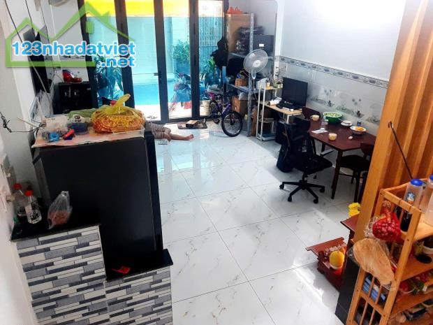 bán nhà HXH Thoại Ngọc Hầu,Tân Phú 38m2,4 tầng,giá chỉ 6.4T