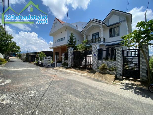 Cần Bán gấp Biệt Thự đẹp view thoáng đường Nam Hồ, Đà Lạt 317m2 giá 16 tỷ