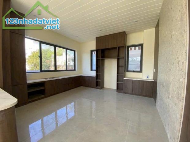 Cần bán gấp Căn Biệt Thự đẹp view thoáng tại Măng Ling, Đà Lạt 200m2 giá chỉ 8.5 tỷ