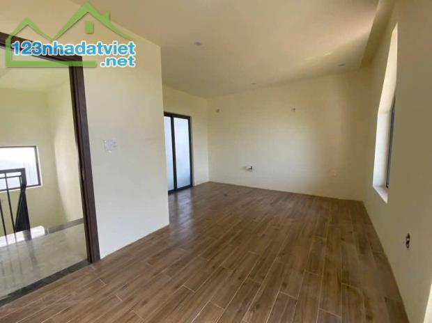 Cần bán gấp Căn Biệt Thự đẹp view thoáng tại Măng Ling, Đà Lạt 200m2 giá chỉ 8.5 tỷ - 1