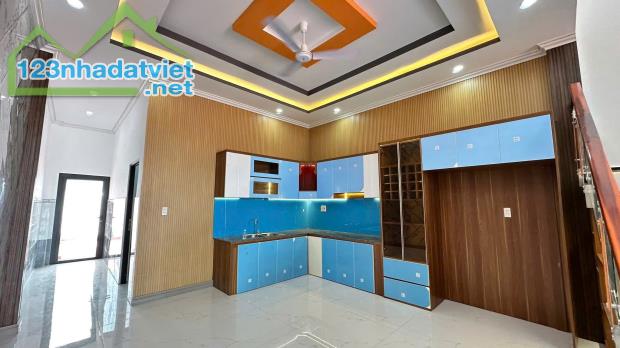 Nhà thiết kế hiện đại 5x35 có sân đậu ô tô ngay chợ Trung Thành SHR. - 3