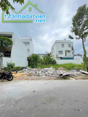 Em cần bán lô đất ngộp SHR full thổ cư 100m2 ngay trạm thu phí Bửu Long