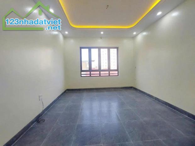 BÁN nhà giá 7.9 tỷ  tại Lĩnh Nam Hoàng Mai HN diện tích 33m2 x nhà 6 tầng x mặt tiền 4.1m - 2