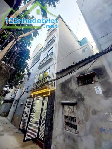 BÁN nhà giá 7.9 tỷ  tại Lĩnh Nam Hoàng Mai HN diện tích 33m2 x nhà 6 tầng x mặt tiền 4.1m - 4
