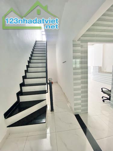 NHÀ GẤP BÁN - GẦN CV LÀNG HOA & CHỢ THẠCH ĐÀ GV - DT ( 5,7 × 14,5 ) - 2 TẦNG CHỈ 4.X TỶ - 3