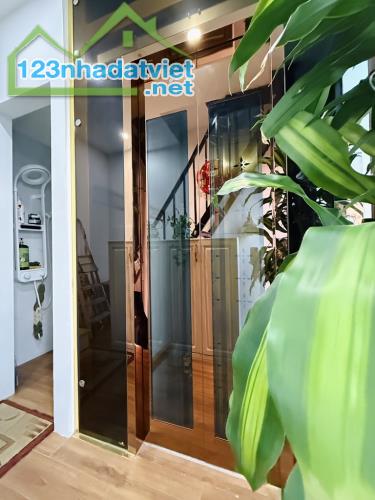 NHÀ VÕ THỊ SÁU 38m 6T -CỰC ĐẸP- VIEW HỒ, CÔNG VIÊN -FULL NỘI THẤT - THANG MÁY - 5