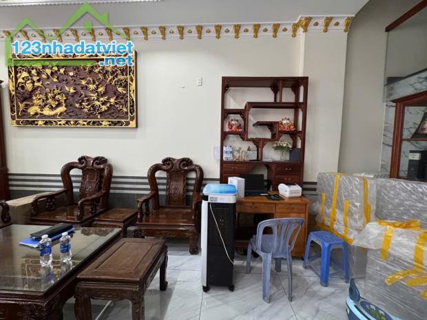 NHÀ MẶT TIỀN, NỞ HẬU, DT 217M2 (NGANG 8.08M), TĂNG NHƠN PHÚ A, QUẬN 9 - 1