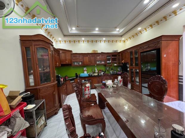 NHÀ MẶT TIỀN, NỞ HẬU, DT 217M2 (NGANG 8.08M), TĂNG NHƠN PHÚ A, QUẬN 9 - 2