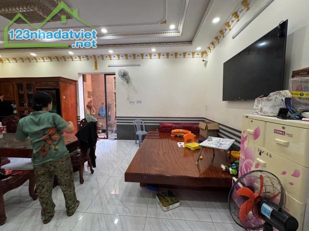 NHÀ MẶT TIỀN, NỞ HẬU, DT 217M2 (NGANG 8.08M), TĂNG NHƠN PHÚ A, QUẬN 9 - 3