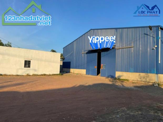 Cho thuê xưởng 1200m2 gần KCN Dầu Giây chỉ 32k/m2/tháng