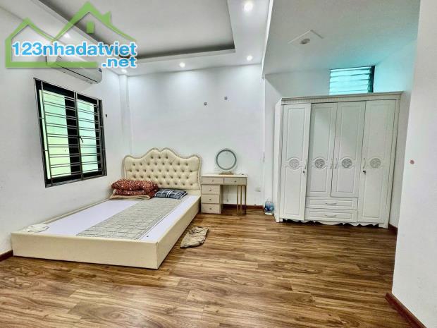 Bán Nhà Ngõ 1194 Đường Láng Nhà Đẹp DT 38m2 5 tầng MT 4.5m Giá 9.6 tỷ - 1