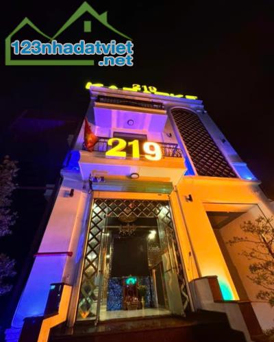 TÒA KARAOKE, LÔ GÓC, DT 285M²(11.8x25M), DÒNG TIỀN 80TR/THÁNG, LINH XUÂN, TP. THỦ ĐỨC