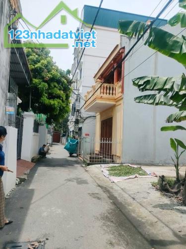 Hót 55m2 giá chỉ hơn 3 tỷ  đất vuông vắn trước nhà ô tô tránh 20 m ra đường 2 ô tô tải trá - 2
