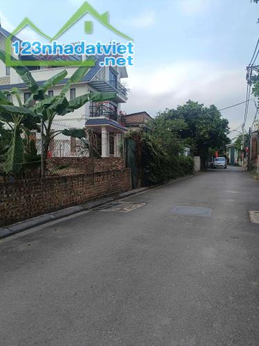 Bán thửa đất Thổ cư + Vườn tại Long Biên  cho bác nào cần DT rộng xây BT nhà vườn hoặc xưở