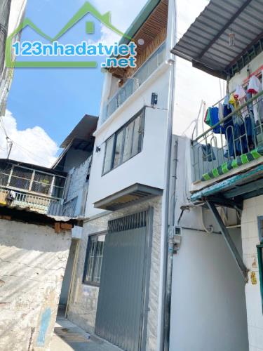 Nhà góc mới 3 tầng sát đường Nguyễn Duy P12Q8. Giá: 3.6 tỷ TL
