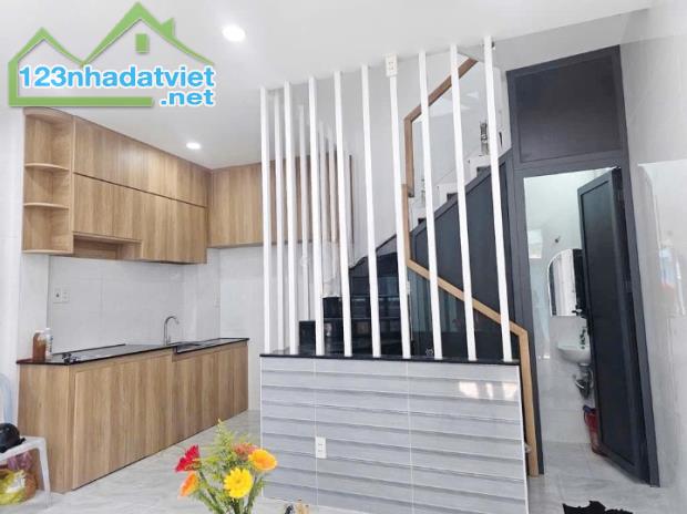 Nhà góc mới 3 tầng sát đường Nguyễn Duy P12Q8. Giá: 3.6 tỷ TL - 1