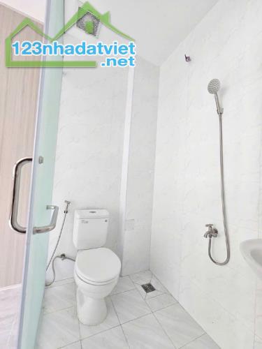 Nhà góc mới 3 tầng sát đường Nguyễn Duy P12Q8. Giá: 3.6 tỷ TL - 3