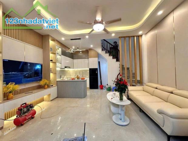 Bán gấp nhà Dương Văn Bé, Hai Bà Trưng, Diện tích 41m, 5 tầng giá hơn 6tỷ. - 1