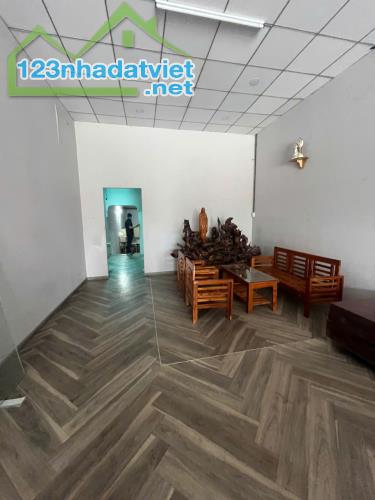 Bán nhà mặt tiền QL1A gần Bệnh Viện Thánh Tâm, Biên Hòa, 150m2, giá rẻ chỉ 9 tỷ 200.