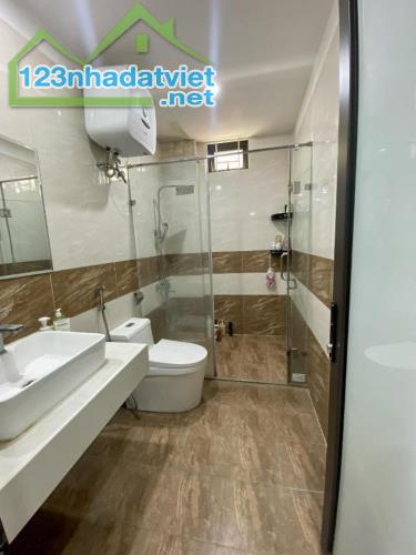 Bán nhà Hồng Hà, Hoàn Kiếm 40m, ô tô gần , giá hơn 7 tỷ