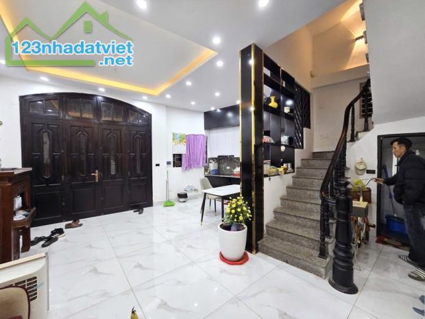 CƠ HỘI AN CƯ CÓ MỘT KHÔNG HAI- NHÀ PHỐ YÊN HÒA- VỊ TRÍ VÀNG- 45M,5 TẦNG,MT 4,5m- 9,x Tỷ