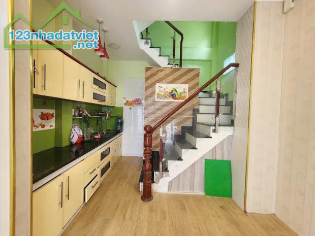 Nhà góc 4 tầng hẻm thông Nguyễn Trãi P2Q5. Giá 6.38 tỷ - 2