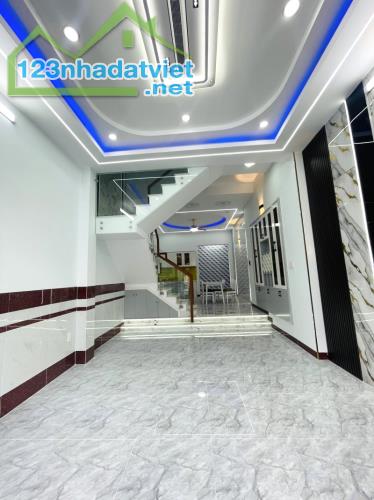 Cực Hiếm! Nhà Mới Keng 3 Tầng, 4PN, Vị Trí Đẹp Hẻm 8m, Tăng Nhơn Phú B - 64m², Giá Chỉ - 4