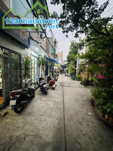 BÁN NHÀ - HẺM XE TẢI- LÊ VĂN QUỚI - BÌNH TÂN - 52M2 - 2 TẦNG - 3 PHÒNG NGỦ - 4.04 TỈ - 2