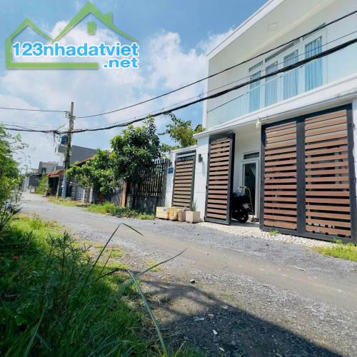 Cho thuê tx43 phường thạnh Xuân quận 12 
Nhà 3 phòng ngủ đường thông xe hơi
 1 trệt 1 lầu - 3