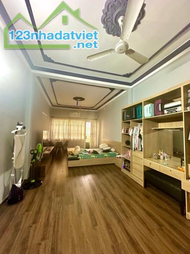 ĐỦ DUYÊN RƯỚC NGAY NHÀ HẺM 8M KHU VIP BÀU CÁT, TÂN BÌNH - 5 TẦNG – NHỈNH 12 TỶY