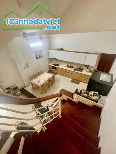 💥💥💥 QUÁ ĐỈNH NHÀ MỚI CỔ LINH-HƠN 6 Tỷ- 33m2 - 5 Tầng- MT 4,6m- Ô TÔ GẦN- TƯƠNG LAI TĂNG - 2