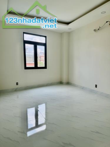 ĐẴNG CẤP: xe hơi né, 30m ra Hà Huy Giáp, Q12, 3 tầng mới, 70m2, chỉ 4.6 tỷ. - 3