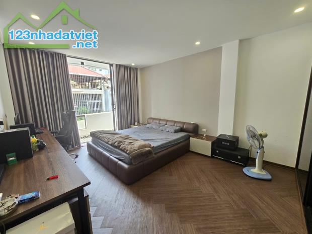 Nhà Đẹp - Thang Máy - Gara ô tô - Láng Hạ - Đống Đa -Dt: 47m2/7tầng/4mMT* chỉ 17,2 tỷ - 4