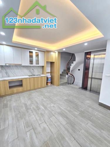 NHÀ ĐẸP PHÂN LÔ Ô TÔ ĐỖ CỦA - TIỆN ÍCH NGẬP TRÀN - 2