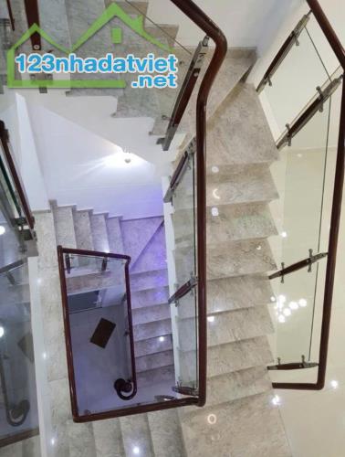 Nhà 4Tầng MẶT TIỀN, ÔTÔ TRONG NHÀ, Gần BV Lê Văn Thịnh Q2. Giá 10.X Tỷ - 3