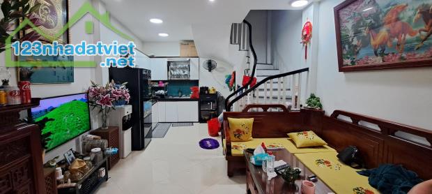 Bán Nhà Ngõ 95 Việt Hưng, Long Biên 33m2, 5T chỉ 5,7 tỷ (cách ô tô đỗ 30m)