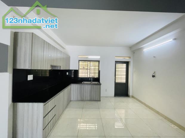 Bán nhà 4 tầng, Dương Thị Mười, Quận 12, hẻm xe hơi, 4PN, nhỉnh 4 tỷ - 3