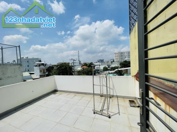 Bán nhà 4 tầng, Dương Thị Mười, Quận 12, hẻm xe hơi, 4PN, nhỉnh 4 tỷ - 4