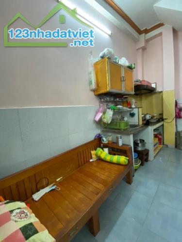 Bán Nhà Cách Mạng Tháng 8, 4 tầng kiên cố, gần mặt tiền, giá 4.85 tỷ.